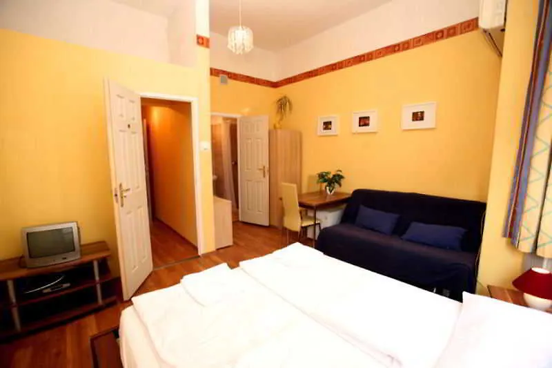 Hotel Club Apartments & Rooms Boedapest